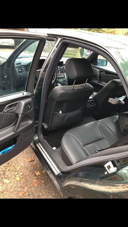 Second-hand Mercedes E320 224 CP (164 kW) 1997 Verde Berlinǎ