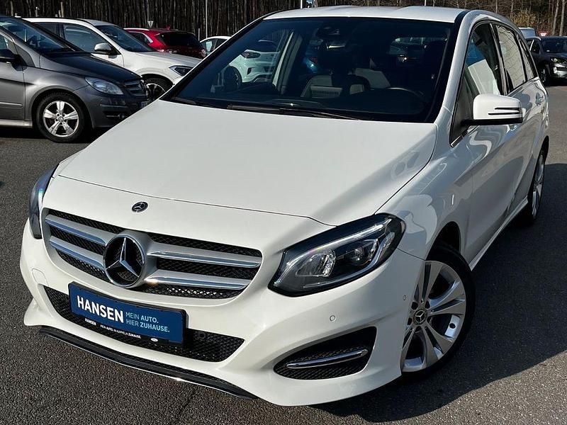 Gebraucht Mercedes B200 156 PS (114 kW) 2017 Weiß Van / Kleinbus