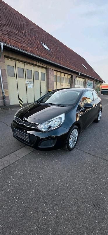 Gebraucht Kia Rio 87 PS (63 kW) 2013 Schwarz Kleinwagen
