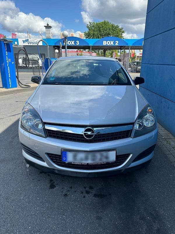 Grau Gebraucht 2007 Opel Astra GTC Coupé | 3.000 € (Fairer Preis) - Bild 1/4