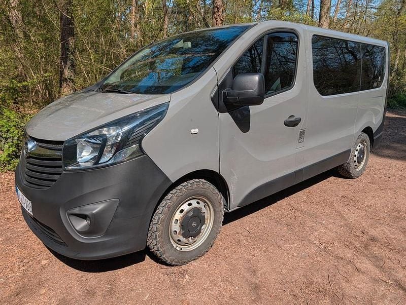 Gebraucht Opel Vivaro 140 PS (102 kW) 2015 Grau Van / Kleinbus