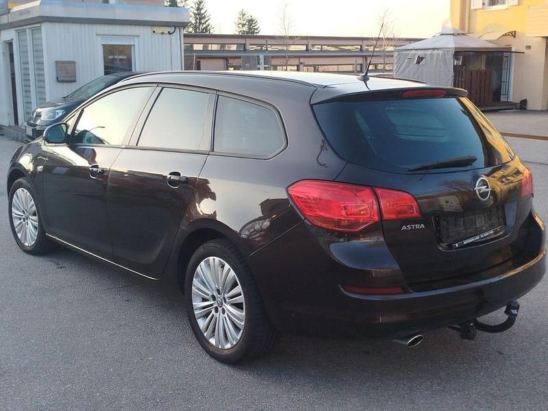 Gebraucht Opel Astra 120 PS (88 kW) 2012 Violet Kombi