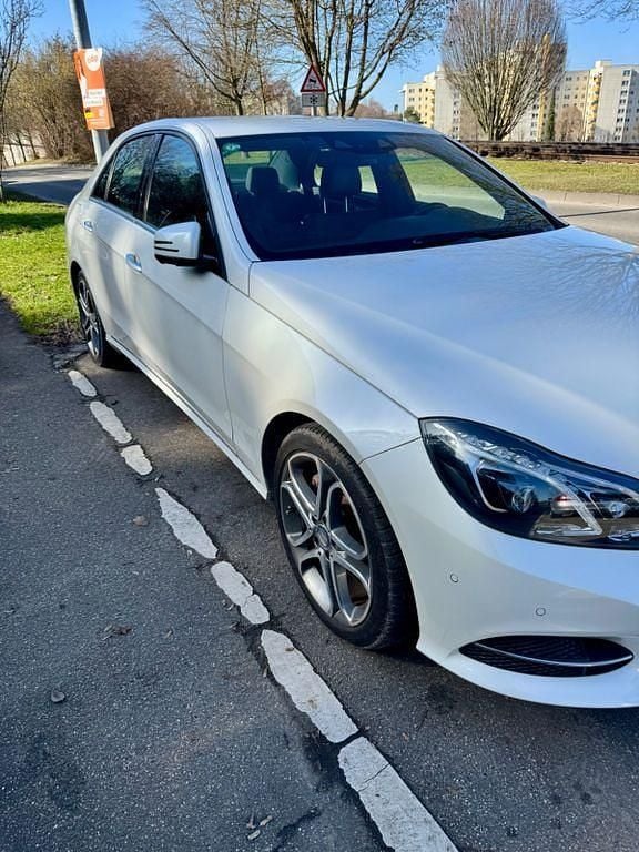 Gebraucht Mercedes E400 Avantgarde 333 PS (244 kW) 2014 Weiß Limousine
