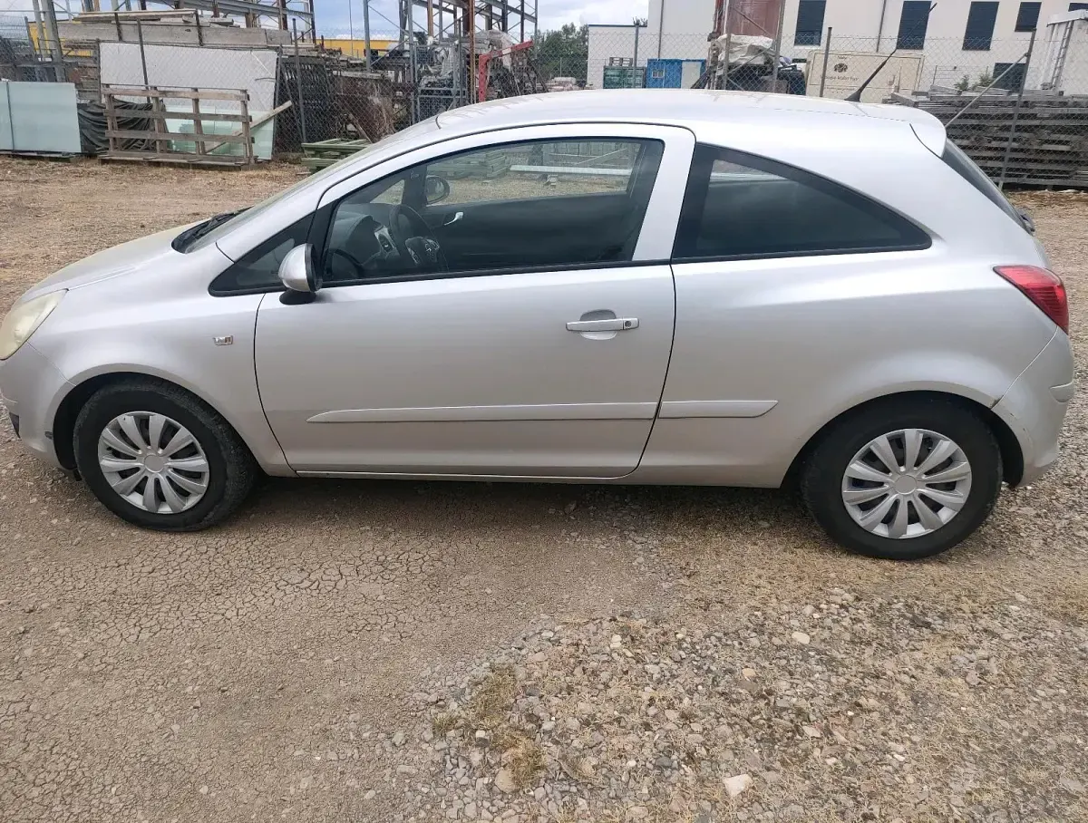 Używany Opel Corsa 80 KM (58 kW) 2007 Srebrny Hatchback