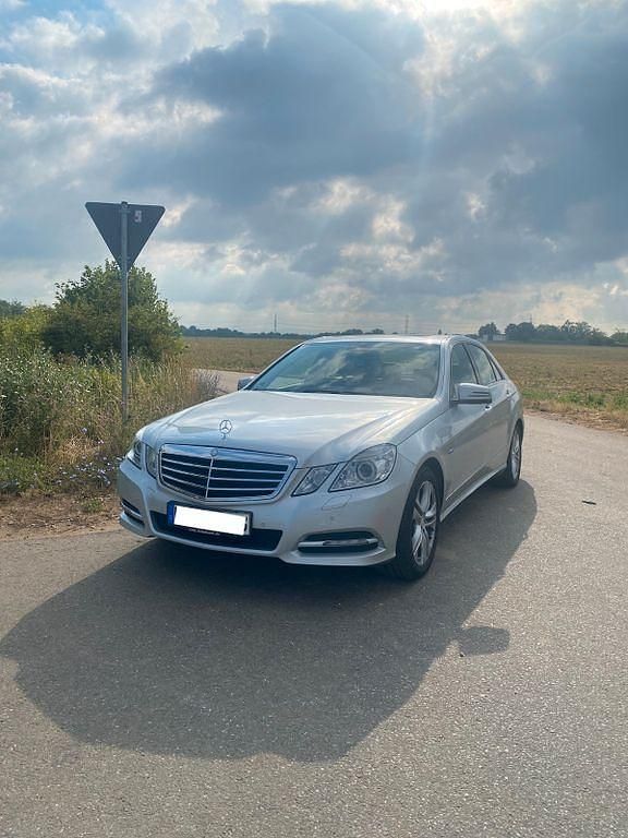 Gebraucht Mercedes E220 Avantgarde 170 PS (125 kW) 2011 Silber Limousine