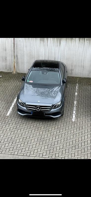 Gebraucht Mercedes E220 194 PS (142 kW) 2016 Andere farben Limousine