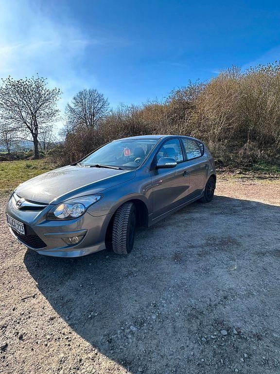Gebraucht Hyundai i30 Classic 90 PS (66 kW) 2011 Grau Limousine
