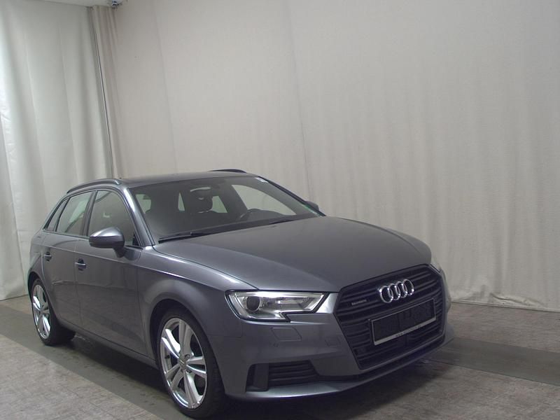 Gebraucht Audi A3 Sport 184 PS (135 kW) 2020 Grau Limousine