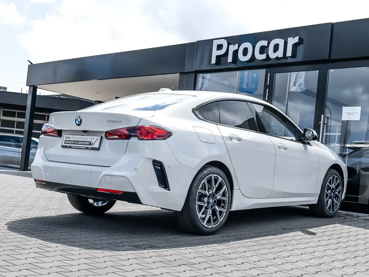 Gebraucht BMW 220 150 PS (110 kW) 2025 Weiß Coupé