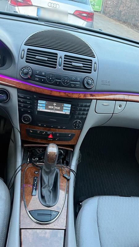 Gebraucht Mercedes E220 160 PS (117 kW) 2002 Andere farben Limousine