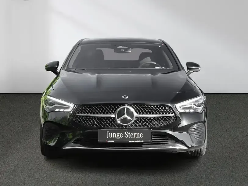 Gebraucht Mercedes CLA200 Progressive 163 PS (119 kW) 2025 Unilack nachtschwarz Coupé