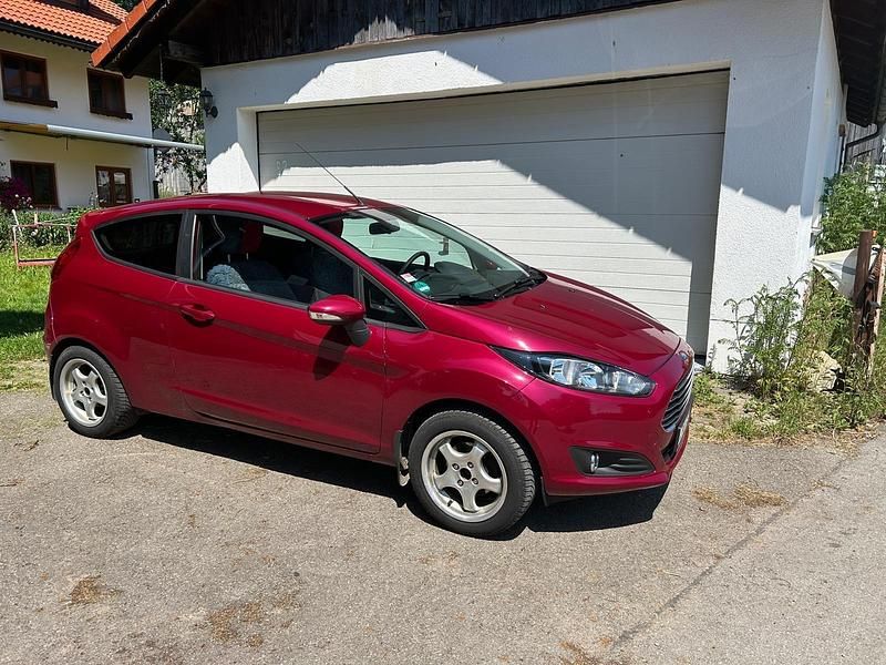 Rot Gebraucht 2014 Ford Fiesta SYNC Edition Kleinwagen | 5.800 € - Bild 1/4