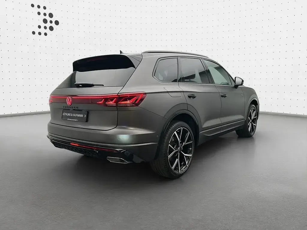 Gebraucht VW Touareg R-line 286 PS (210 kW) 2025 Siliziumgrau matt SUV