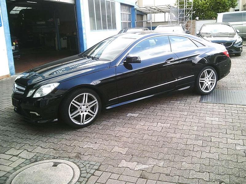 Gebraucht Mercedes E350 231 PS (169 kW) 2010 Obsidianschwarz  metalliclack Coupé