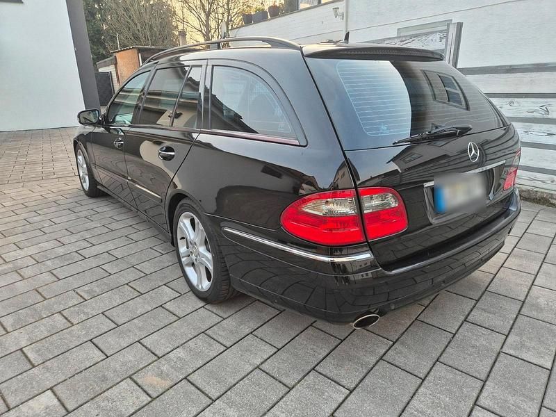 Gebraucht Mercedes E320 Avantgarde 224 PS (164 kW) 2008 Schwarz Kombi