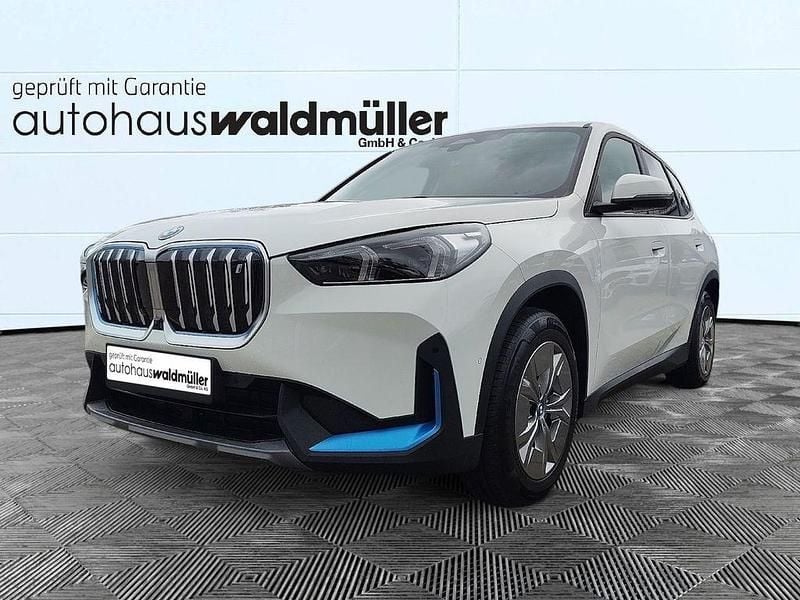Weiß Gebraucht 2023 BMW iX1 Performance SUV | 37.901 € (Fairer Preis) - Bild 1/4