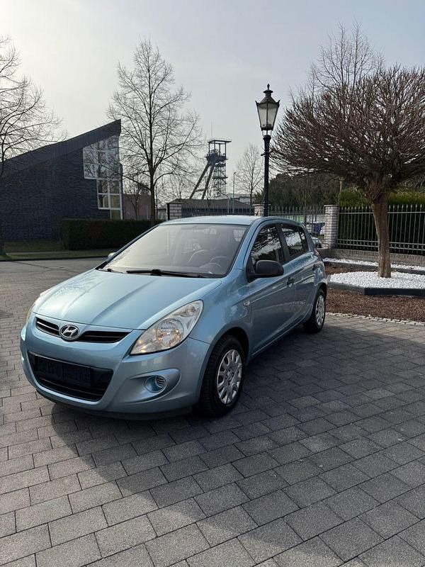 Gebraucht Hyundai i20 77 PS (56 kW) 2009 Blau Kleinwagen