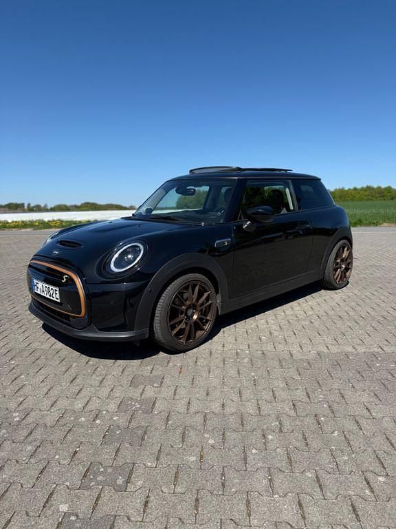 Schwarz Gebraucht 2022 Mini Cooper SE Kleinwagen | 19.900 € (Fairer Preis) - Bild 1/4