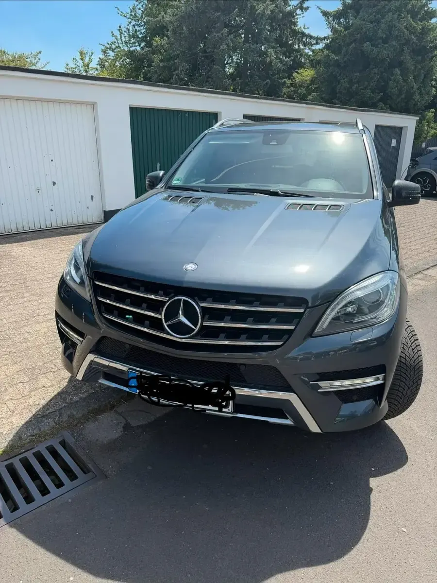 Gebraucht Mercedes ML350 305 PS (224 kW) 2012 Andere farben SUV