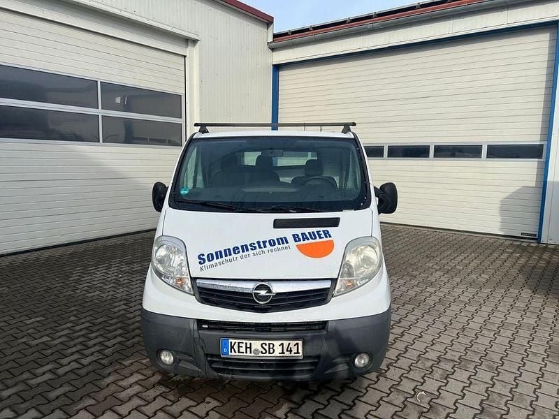 Gebraucht Opel Vivaro 114 PS (83 kW) 2011 Weiß Van / Kleinbus