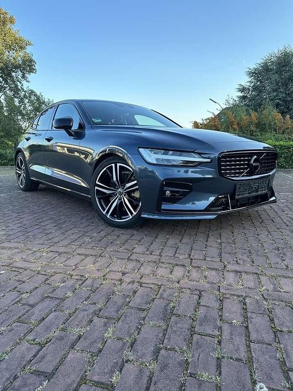 Blau Gebraucht 2019 Volvo S60 R-Design Limousine | 24.900 € (Guter Preis) - Bild 1/4
