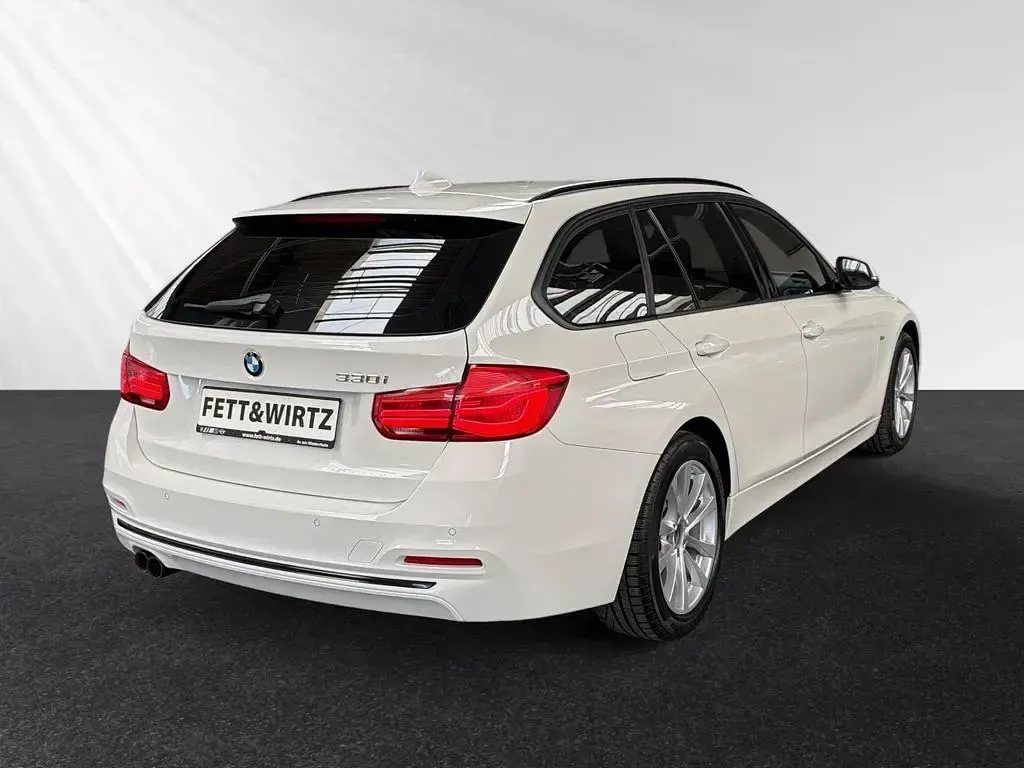 Gebraucht BMW 330 Sport Line 252 PS (185 kW) 2018 Alpinweiss Kombi