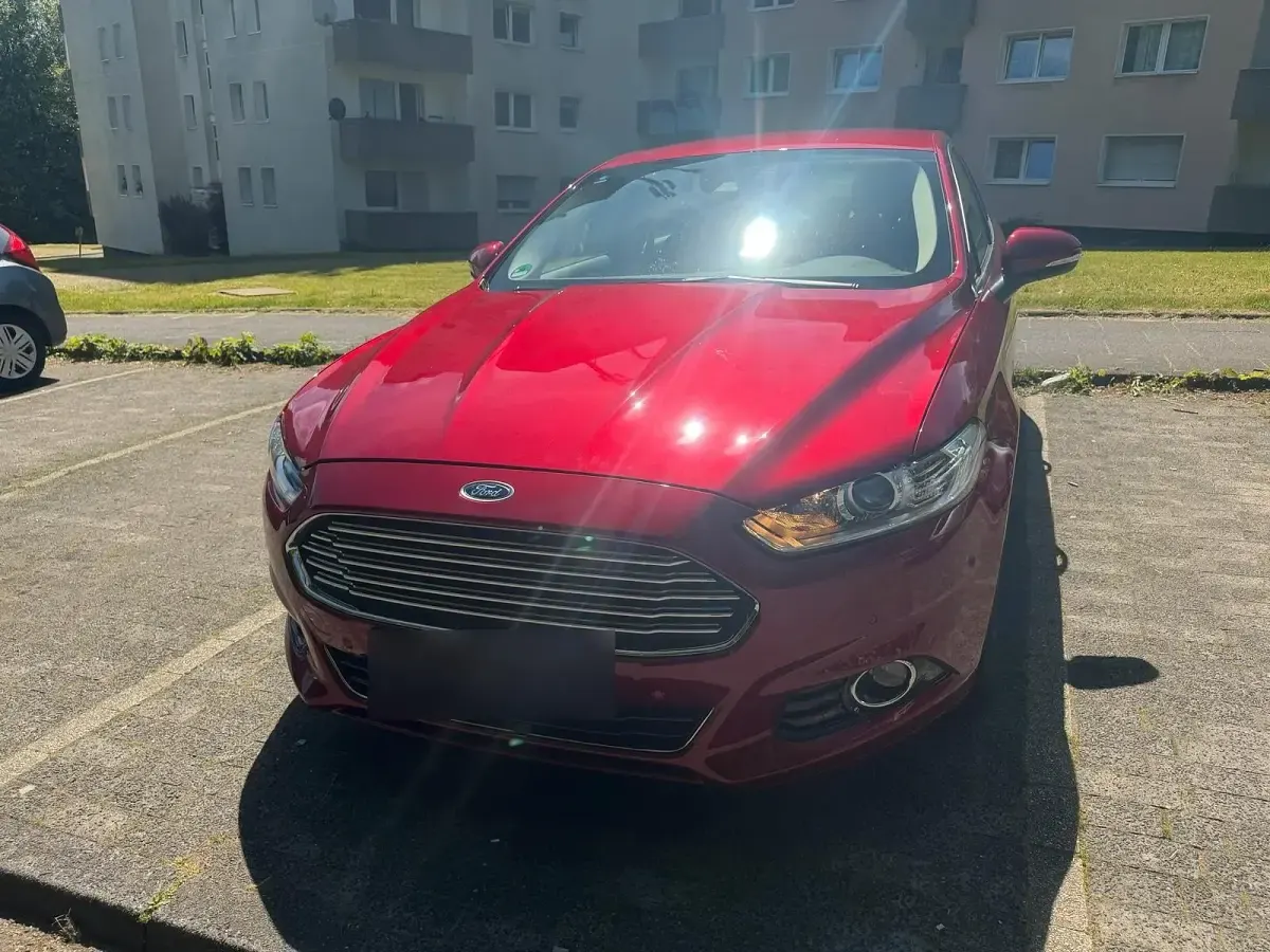 Gebraucht Ford Mondeo Titanium 160 PS (117 kW) 2016 Rot Limousine