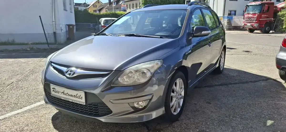 Gebraucht Hyundai i30 Classic 109 PS (80 kW) 2012 Grau Kombi