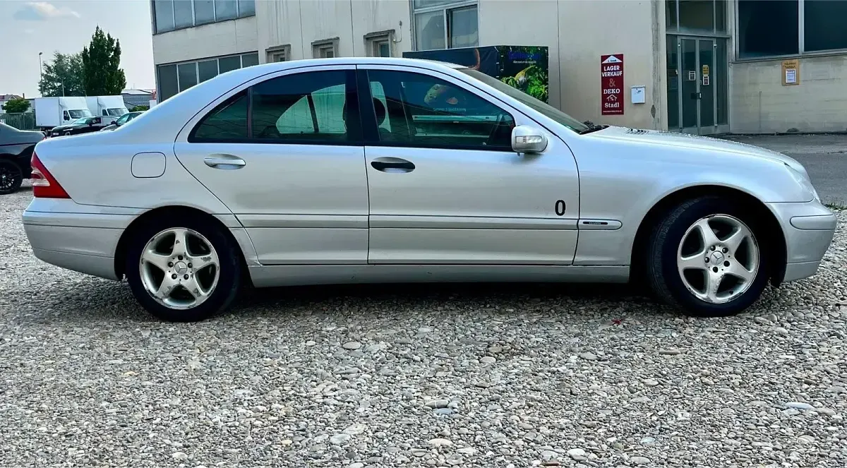 Gebraucht Mercedes C200 116 PS (85 kW) 2002 Grau Limousine
