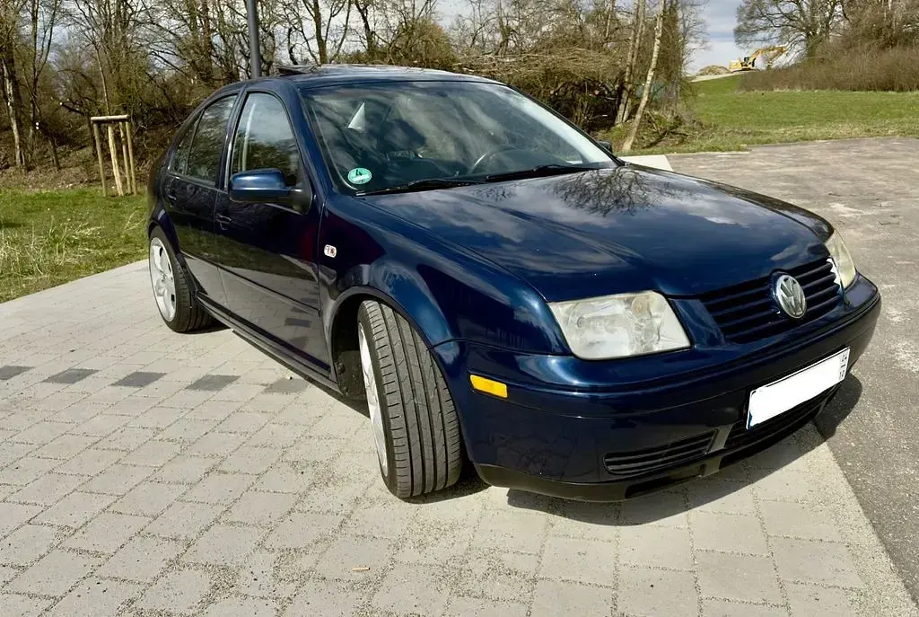 Gebraucht VW Bora Highline 174 PS (127 kW) 2000 Blau Limousine
