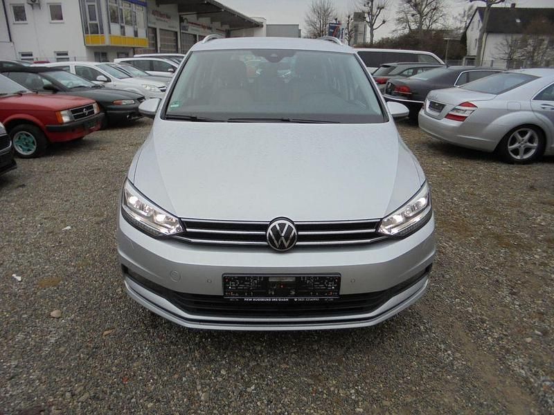 Gebraucht VW Touran Highline 150 PS (110 kW) 2022 Reflexsilber Van / Kleinbus