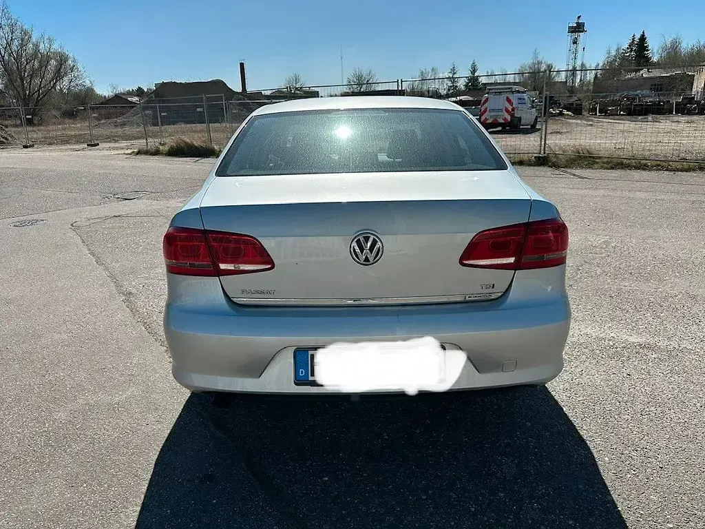 Gebraucht VW Passat 122 PS (89 kW) 2012 Silber Limousine