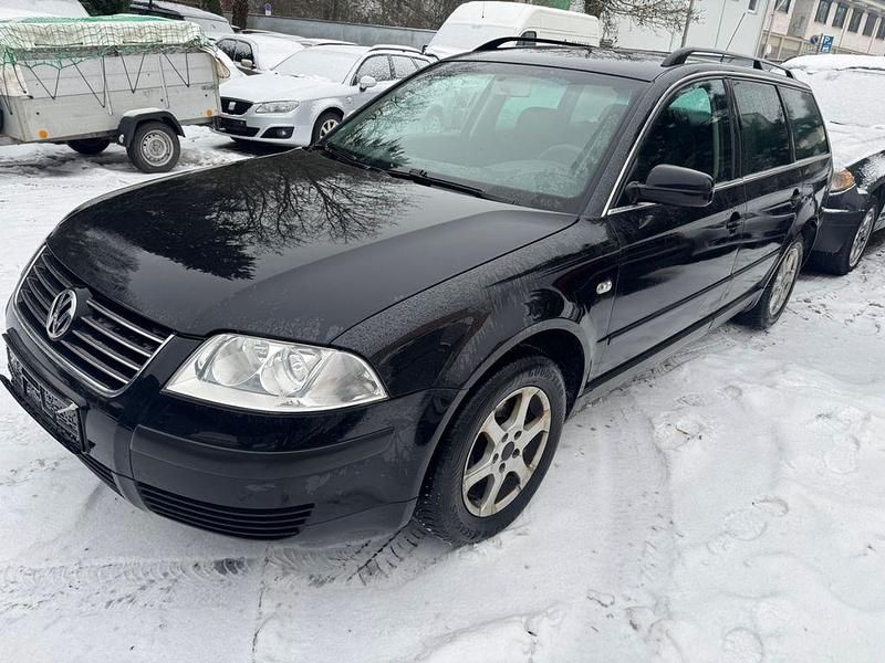Schwarz Gebraucht 2003 VW Passat Comfortline Kombi | 950 € (Superpreis) - Bild 1/4