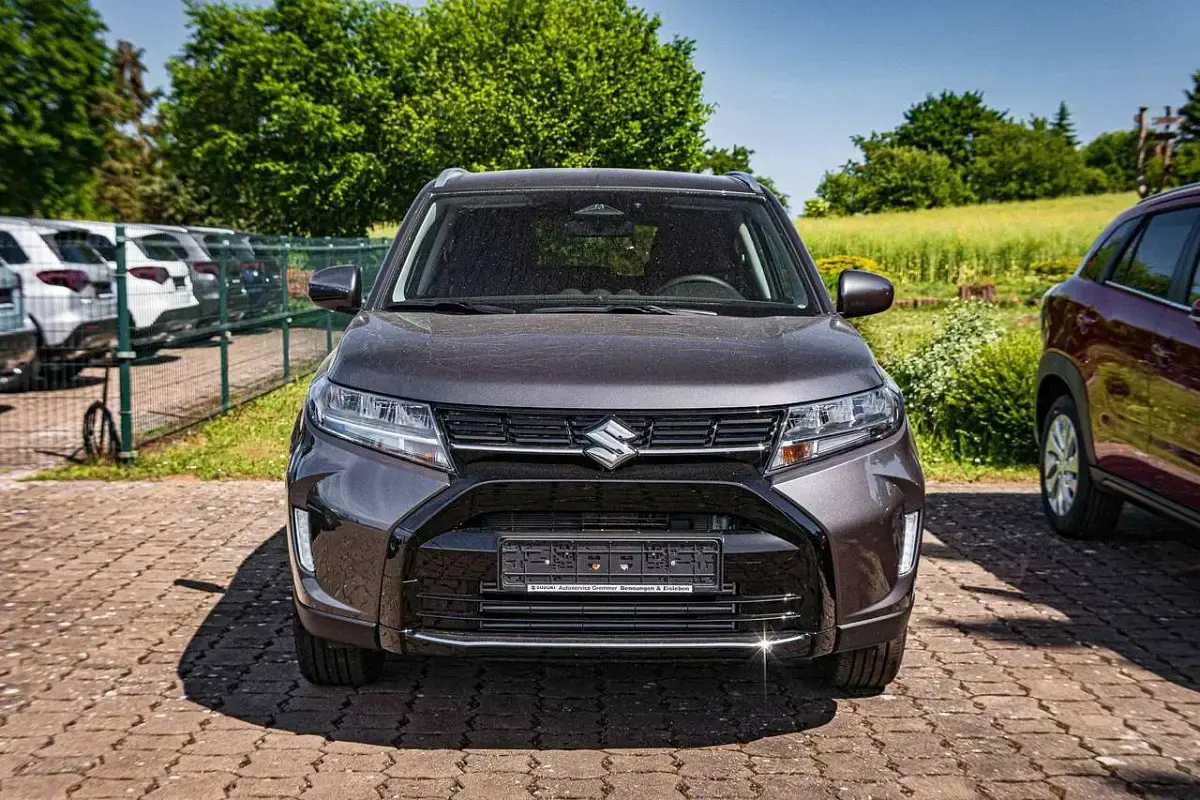 Neu Suzuki Vitara Comfort 110 PS (80 kW) 2026 Titan dark gray metallic SUV