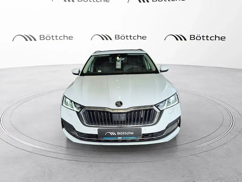 Gebraucht Skoda Octavia Style 116 PS (85 kW) 2023 Moonweiss metallic Kombi