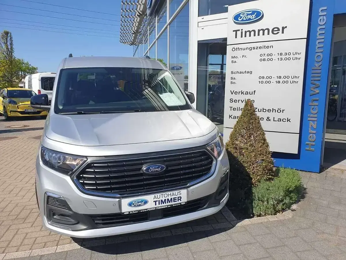 Gebraucht Ford Tourneo Connect Titanium 116 PS (85 kW) 2025 Silber Van / Kleinbus