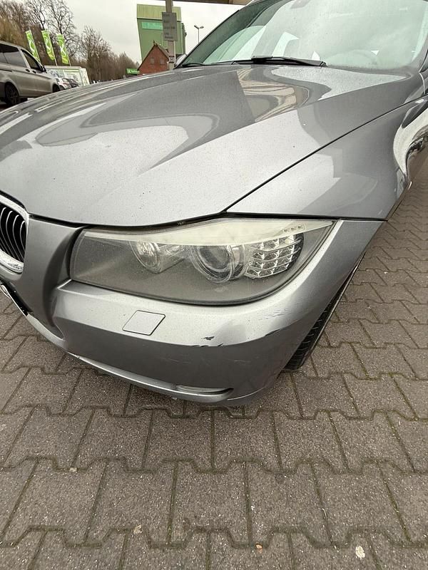 Gebraucht BMW 325 205 PS (150 kW) 2011 Grau Kombi