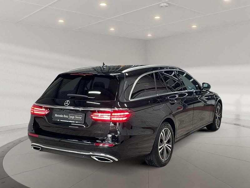 Gebraucht Mercedes E220 Avantgarde 200 PS (147 kW) 2022 Obsidianschwarz Kombi