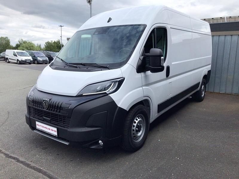 Eis weiss (weiß) Gebraucht 2024 Peugeot Boxer Van | 38.970 € (Teuer) - Bild 1/4
