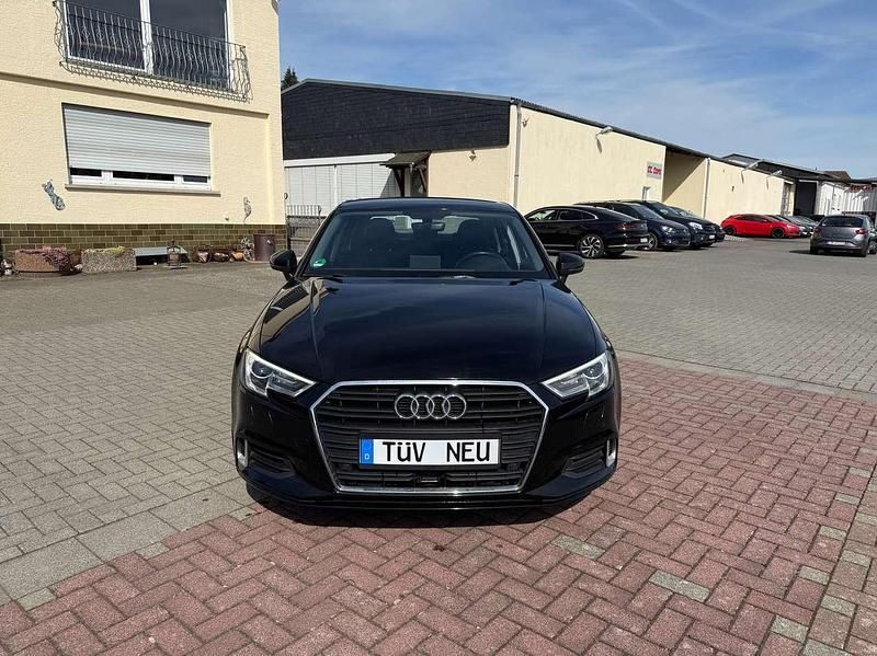 Gebraucht Audi A3 Sport 150 PS (110 kW) 2017 Brillantschwarz Limousine