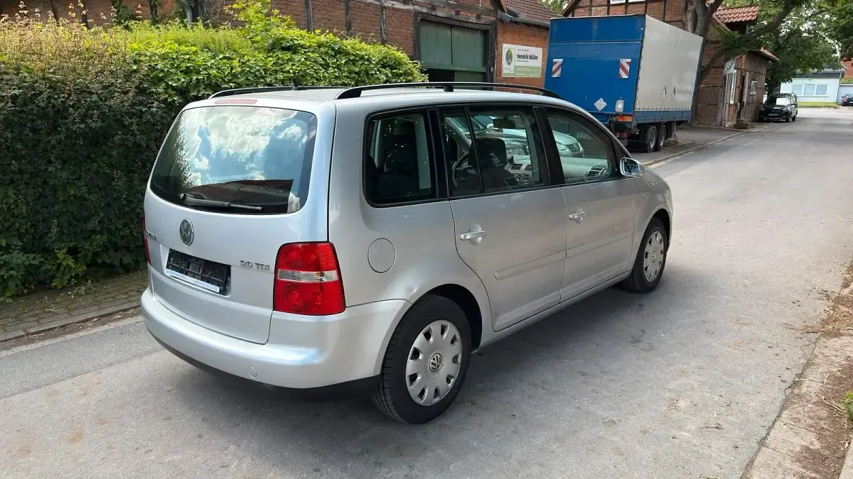 Gebraucht VW Touran 140 PS (102 kW) 2005 Silber Van / Kleinbus