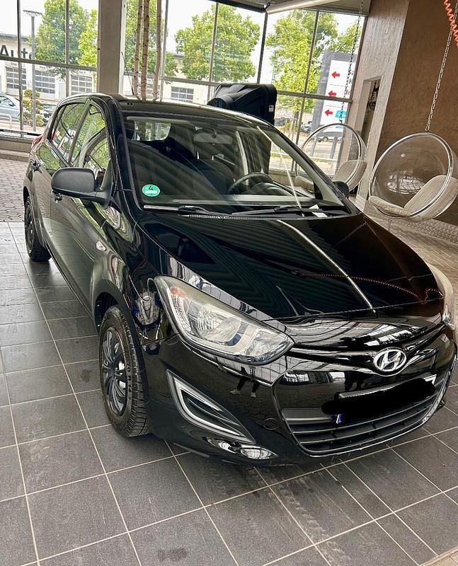 Schwarz Gebraucht 2014 Hyundai i20 Kleinwagen | 7.250 € (Fairer Preis) - Bild 1/4