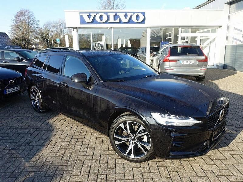 Gebraucht Volvo V60 Plus 197 PS (144 kW) 2025 Schwarz Kombi