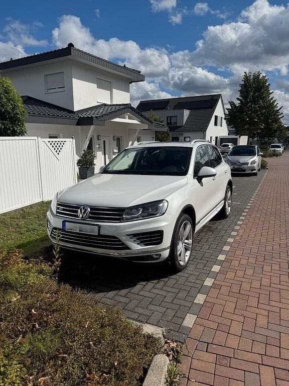 Weiß Gebraucht 2017 VW Touareg Executive SUV | 31.500 € (Fairer Preis) - Bild 1/4