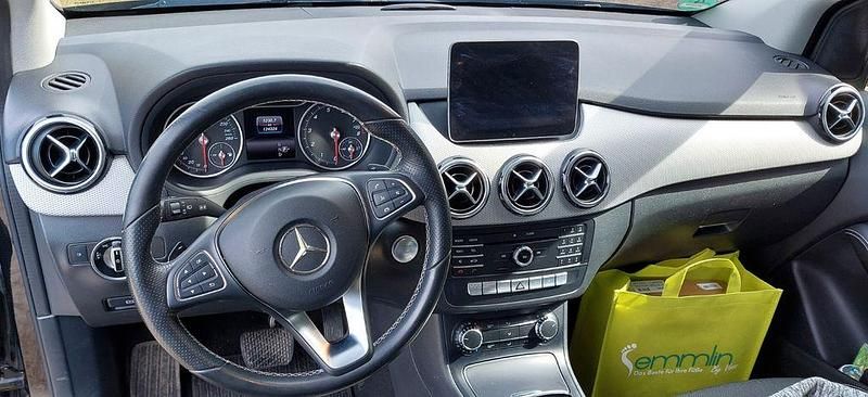 Gebraucht Mercedes B220 184 PS (135 kW) 2019 Schwarz Van / Kleinbus