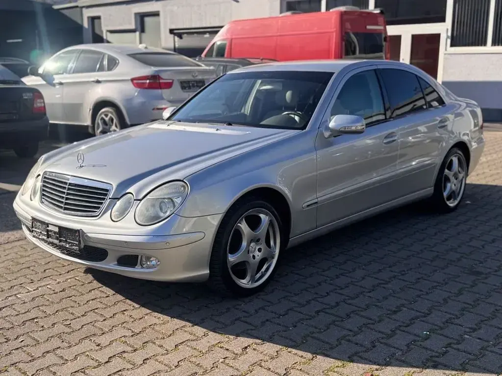 Usata Mercedes E200 163 CV (119 kW) 2003 Argento Berlina