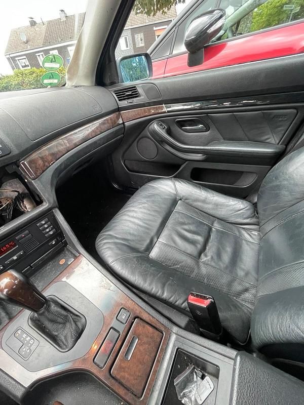 Schwarz Gebraucht 2003 BMW 525 Limousine | 1.750 € (Guter Preis) - Bild 1/4