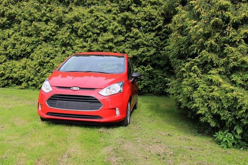 Rot Gebraucht 2014 Ford B-MAX Ambiente Van / Kleinbus | 5.999 € (Guter Preis) - Bild 1/4
