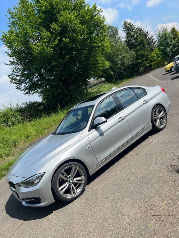 Silber Gebraucht 2012 BMW 320 Sport Line Limousine | 14.000 € (Teuer) - Bild 1/4
