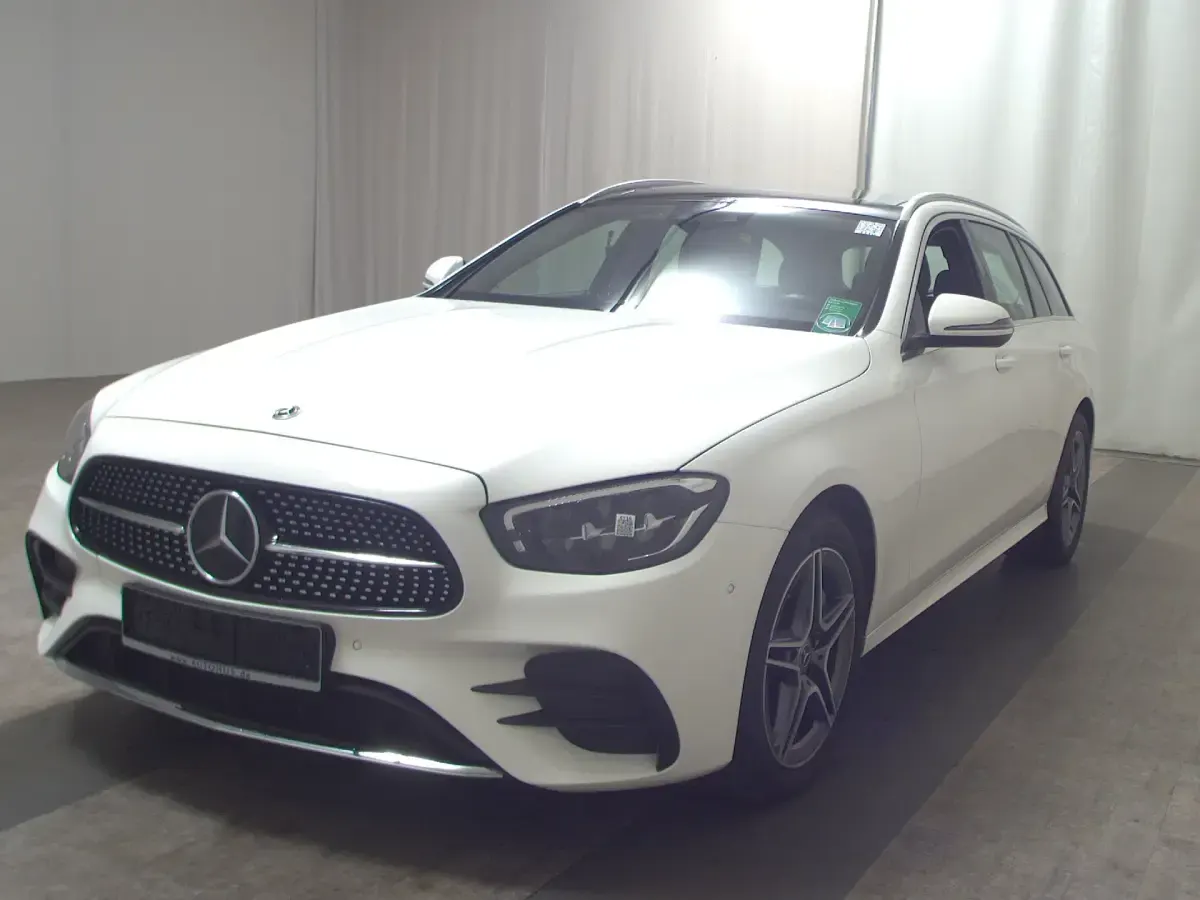 Second-hand Mercedes E300 AMG line 306 CP (225 kW) 2022 Alb Break